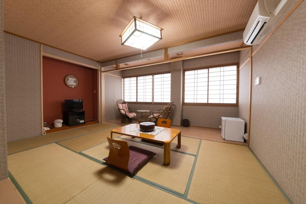 Готель Yuzennoyado Toukai Урешіно Екстер'єр фото